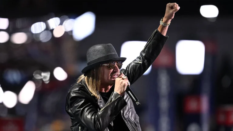 Kid Rock Bringing Crowd To Its Knees with Amazing Performance